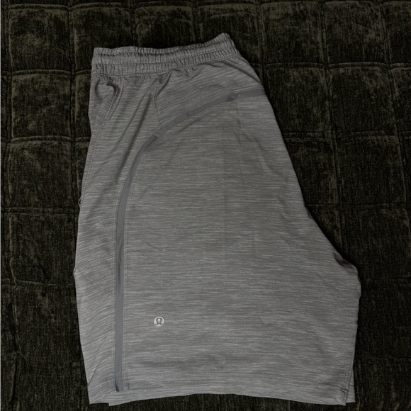 7” Pace Breaker Linerless Lululemon Men's Gray Shorts - Picture 4 of 4